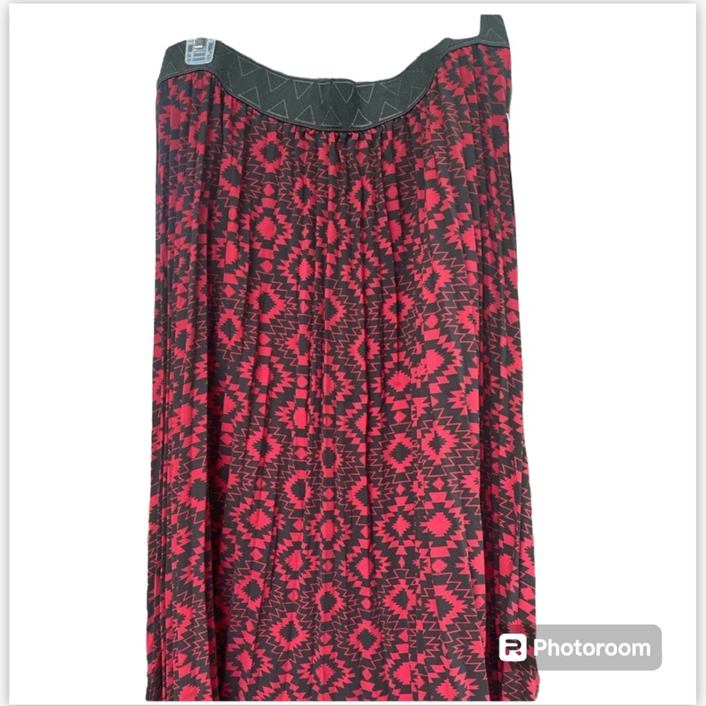 LulaRoe Red and Black Pleated Skirt Size 2XL NWT